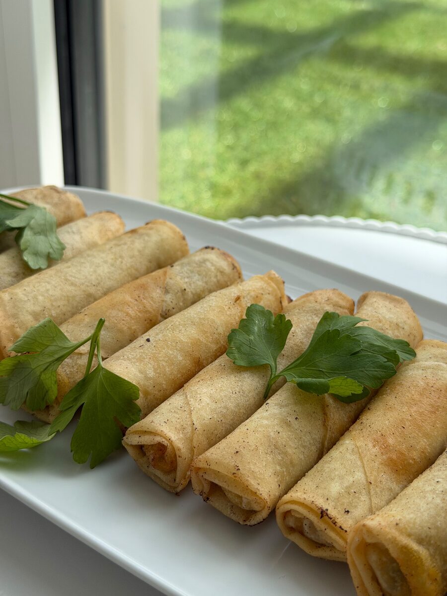 Crispy hand-rolled spring rolls